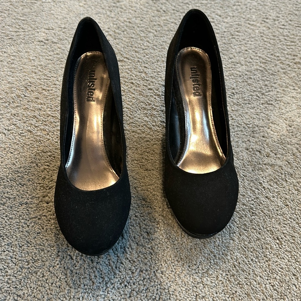 Black wedges